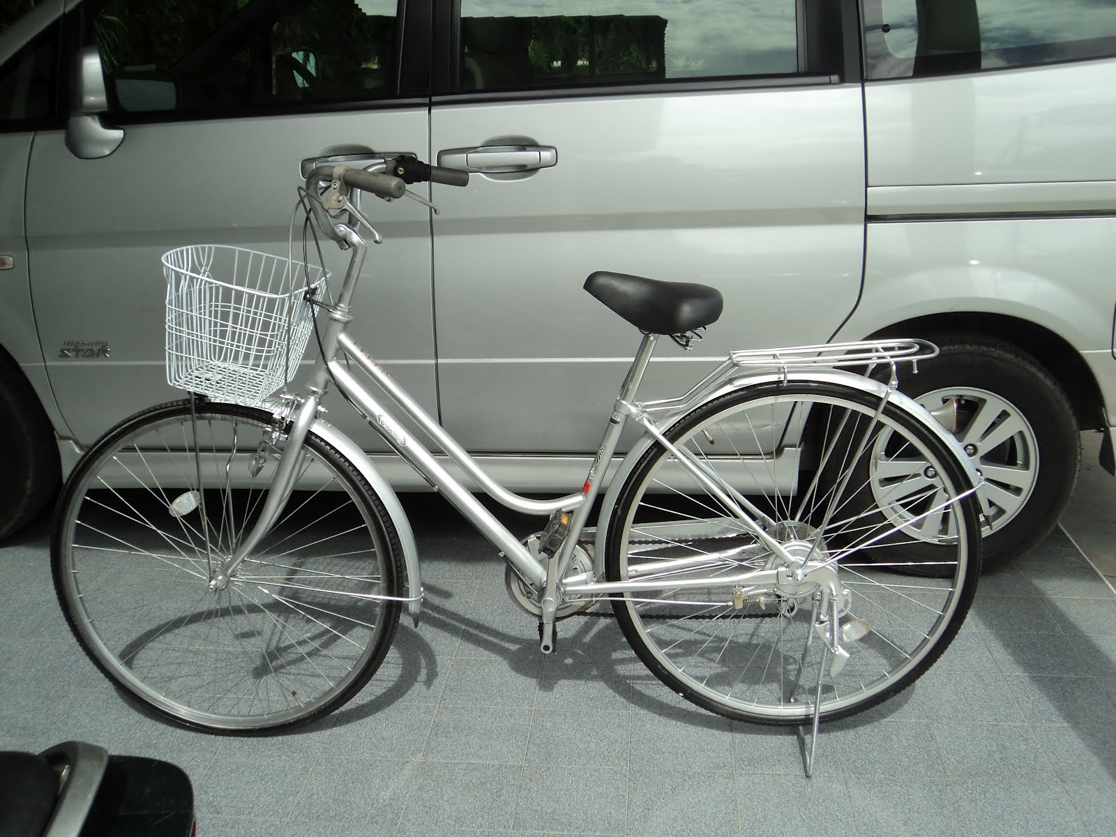 The Right Bike Store: 27" / 6 Speed Imported Used City Bicycle from