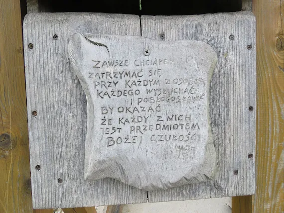 Kapliczka z figurą papieża Jana Pawła II kapliczka