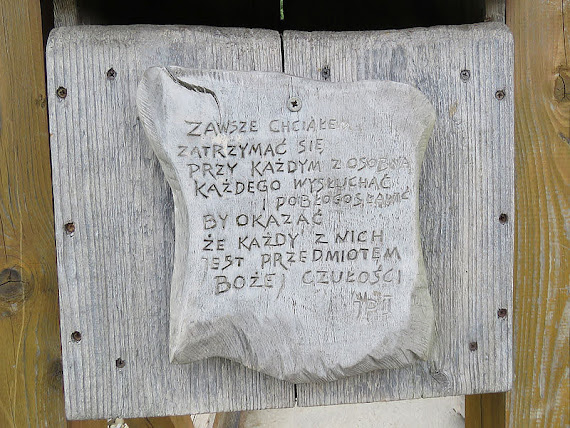 Kapliczka z figurą papieża Jana Pawła II kapliczka