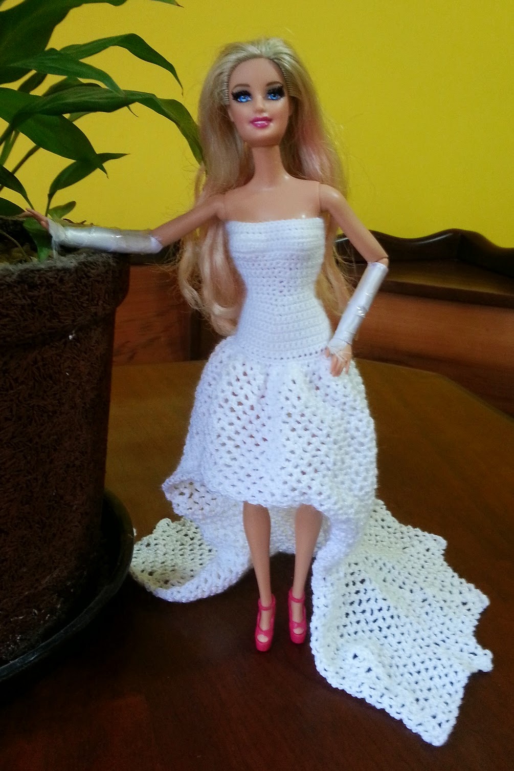 Vestido Longo de Crochê Com Luvas Para Barbie ou Susi Por Pecunia MillioM  11