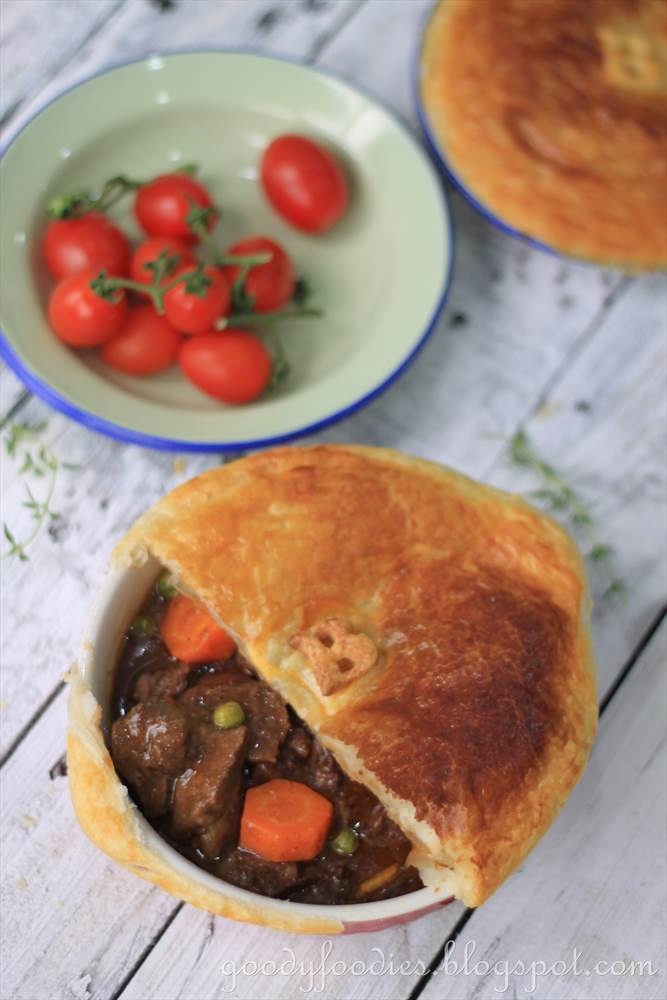GoodyFoodies: Recipe: Beef Pot Pie with Puff Pastry