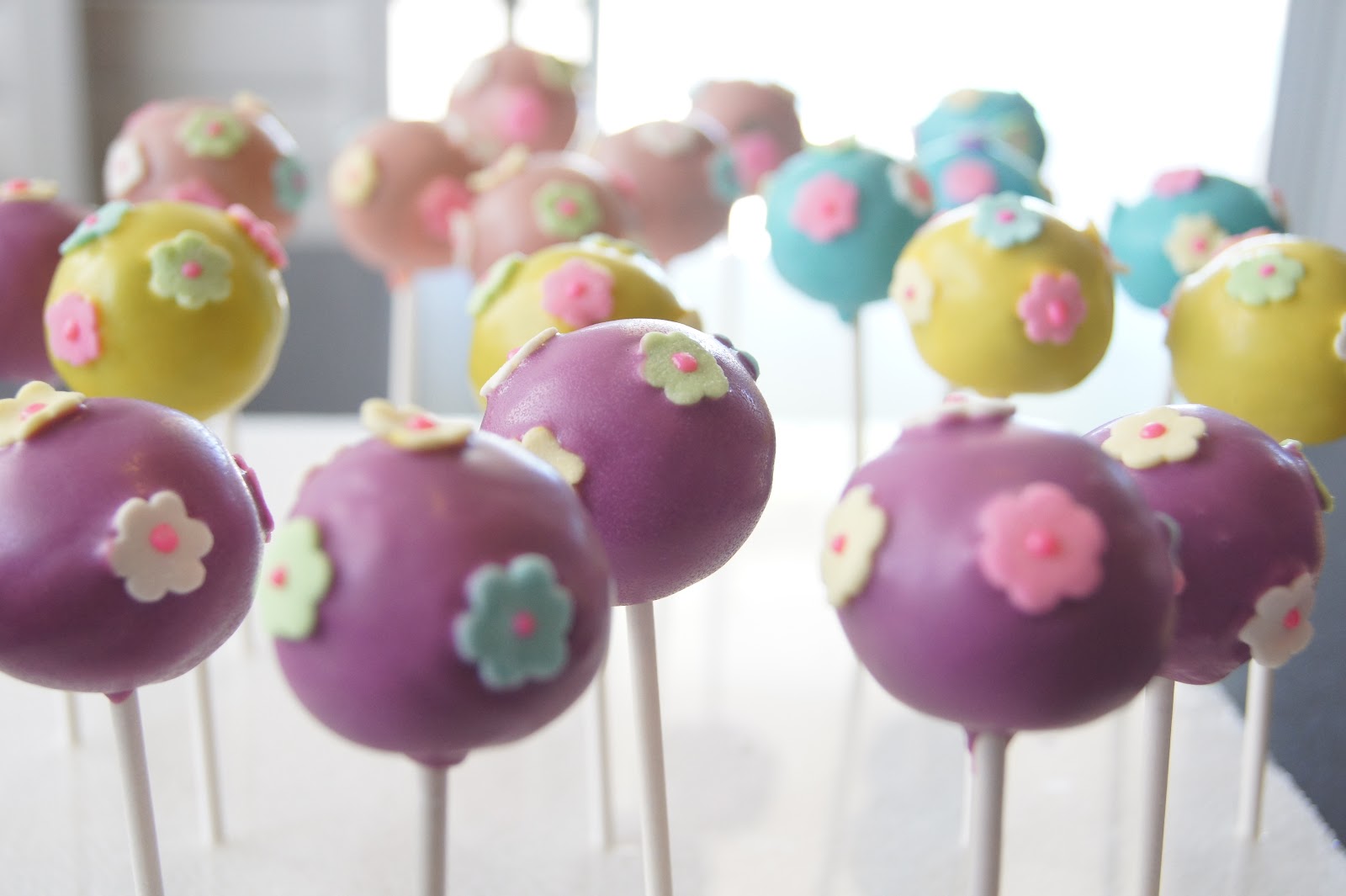 Project Sweet Tooth Tinkerbell themed party cake pops