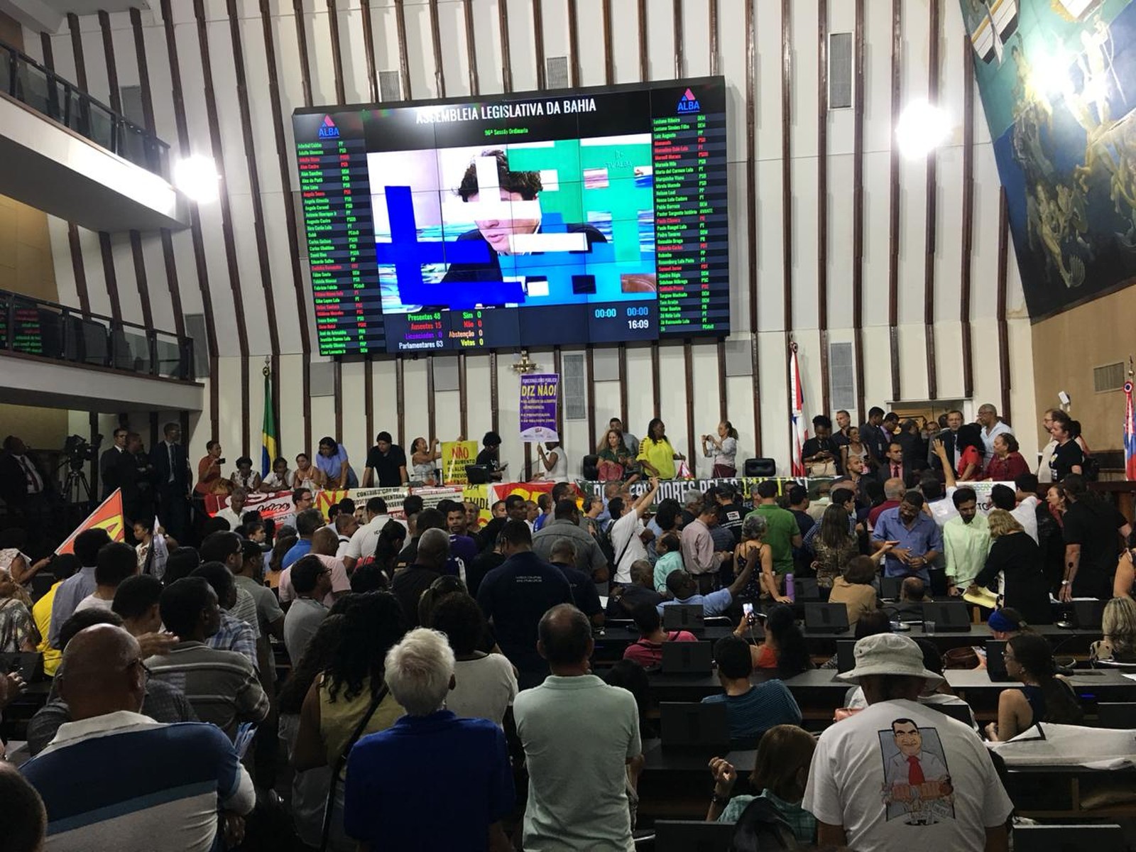 blog do jonildo glória Servidores do estado invadem Assembleia Legislativa da Bahia em protesto