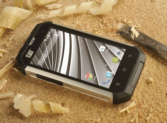CAT B15Q, Smartphone Tangguh dengan OS Android KitKat