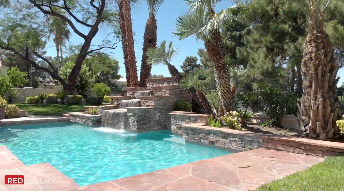 Tour 39 Princeville Ln, Las Vegas vs. 25 Interior Design Photos