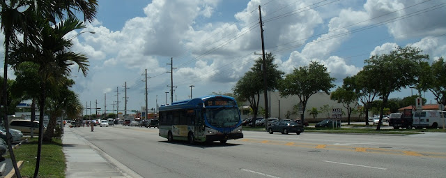 En la SW 107th Ave hacia el norte En la SW 107th Ave hacia el norte