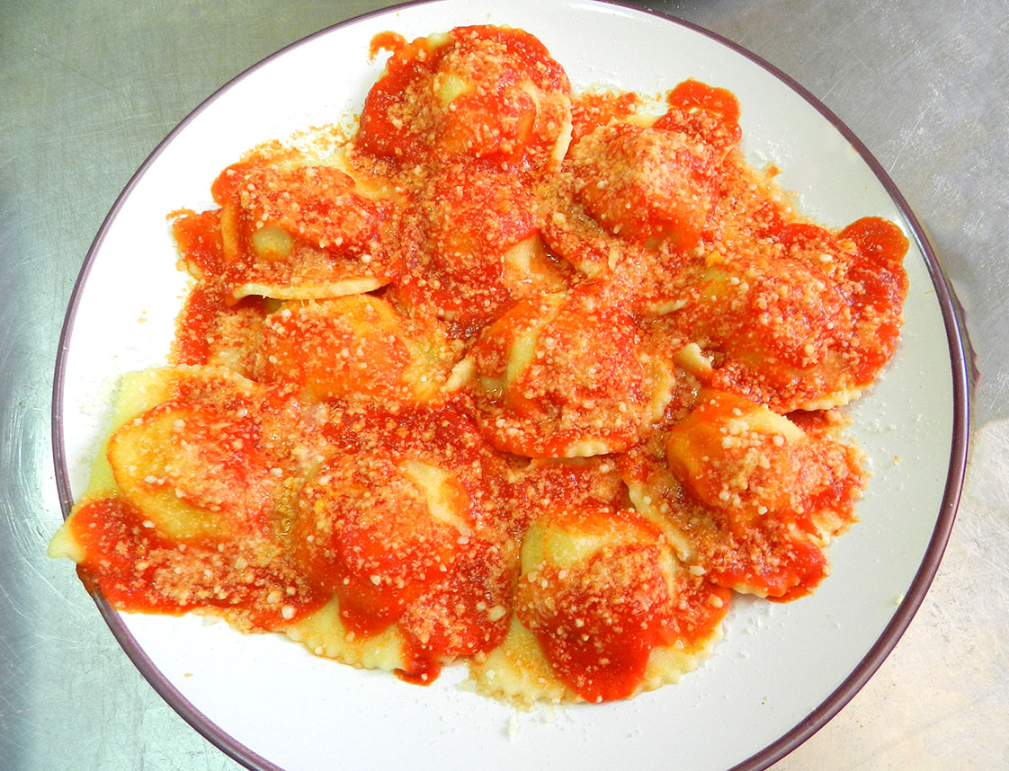 LA RICETTA ORIGINALE DEI RAVIOLI SARDI PREPARATI CON RICOTTA DI PECORA.