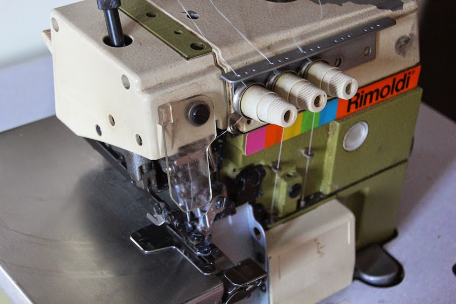 maquina de coser overlock costura. Clases de costura gratis