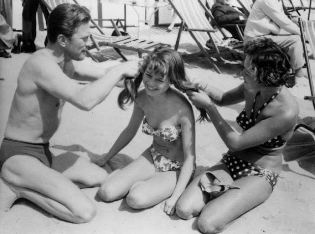 20 fotos vintage de celebridades na praia Elfandarilha