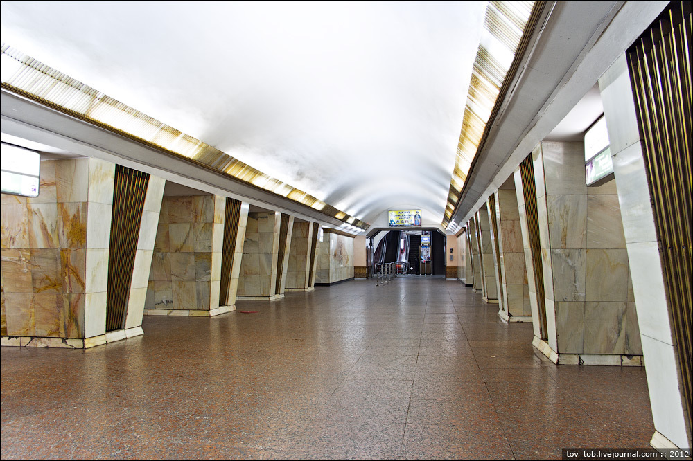 Метро политехническая