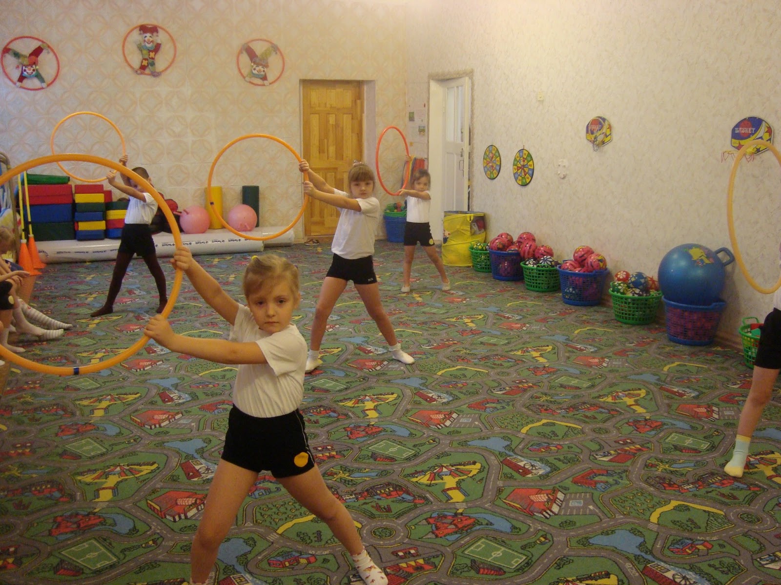 Игровые упражнения в средней. Са-фи-дансе танцевально-игровая гимнастика для детей. Игрогимнастика в детском саду. Са фи дансе в детском саду. Программа са фи дансе для дошкольников.