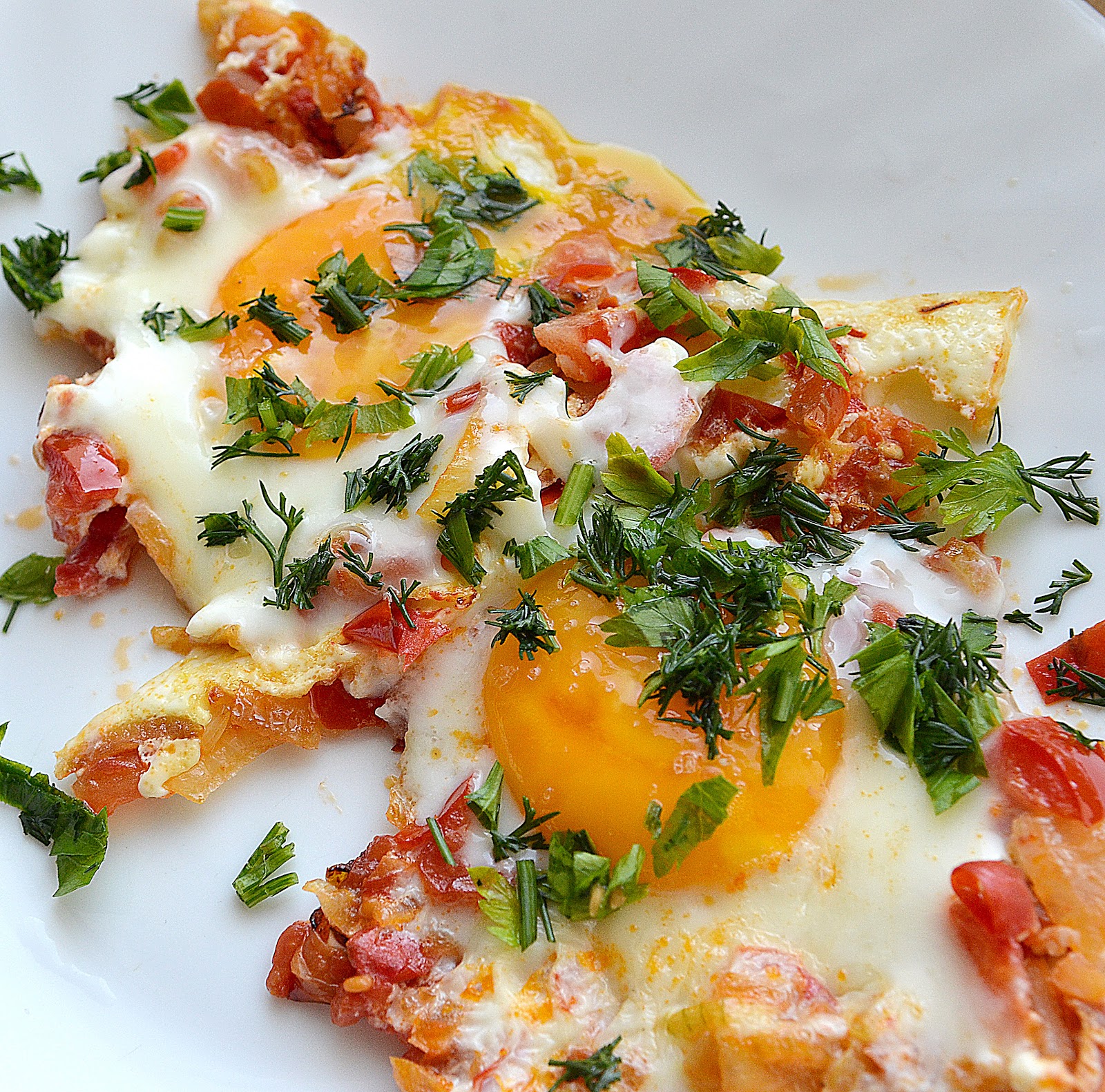 How to cook everything easy Fried eggs with tomatoes and onions