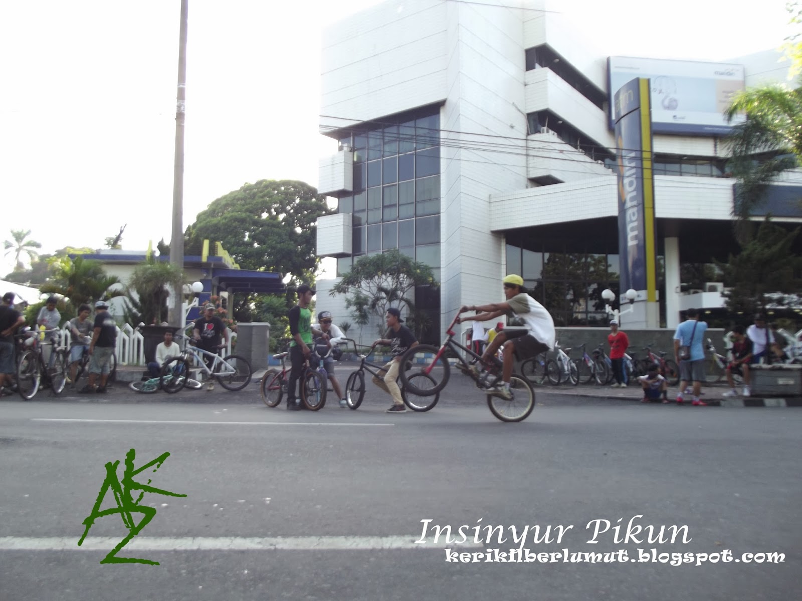 Freestyle BMX Pameran Alutsista dan Car Free Day di Jember