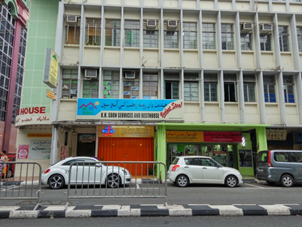 KH. Soon Resthouse Brunei tepat nya di Lt. 3 cocok untuk backpacker terletak di pusat kota Lokasinya di depan Hotel Brunei Harga paling murah Dorm 20 BND KH. Soon Resthouse Brunei tepat nya di Lt. 3 cocok untuk backpacker terletak di pusat kota Lokasinya di depan Hotel Brunei Harga paling murah Dorm 20 BND