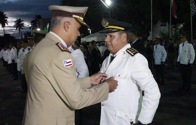 Comandante da 24ª CIPM/Jacobina recebe honraria com medalha Marechal Argolo em Salvador
