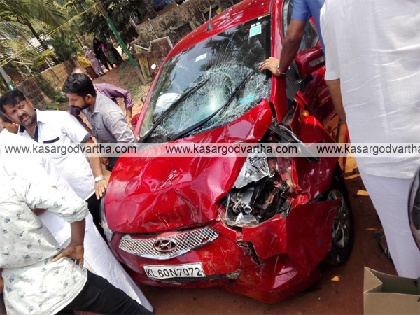 Road accident in Madiyan Road accident in Madiyan, Kanhangad, Kasaragod, News, Accident, Injured, hospital, Police, fire force, Traffic-block, Kerala