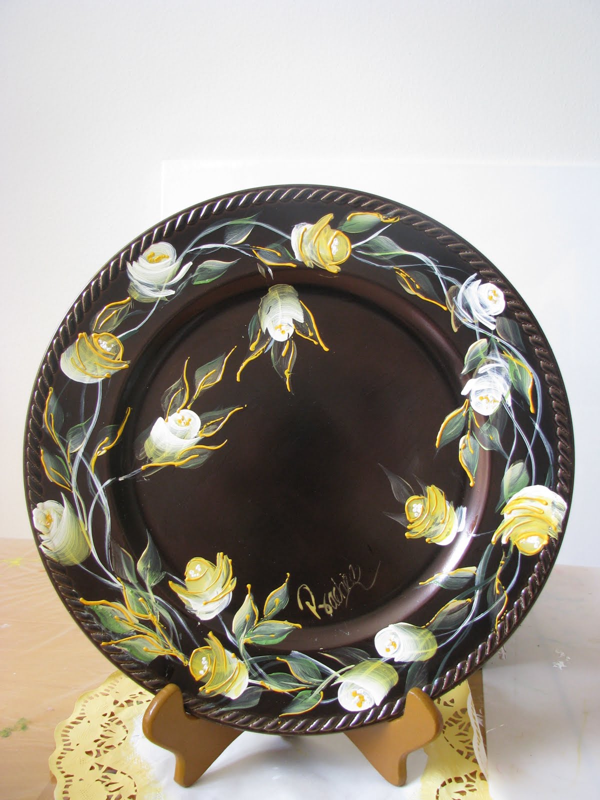 Prachee Agrawal, One Stroke Certified Instructor Roses on Charger Plate and Candles