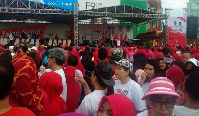 Jalan Sehat Bersama Jokowi di Lampung Diikuti 30 Ribu Peserta Jalan Sehat Bersama Jokowi di Lampung Diikuti 30 Ribu Peserta