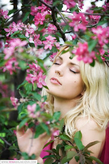 imagen dia de la primavera+mujer+flores