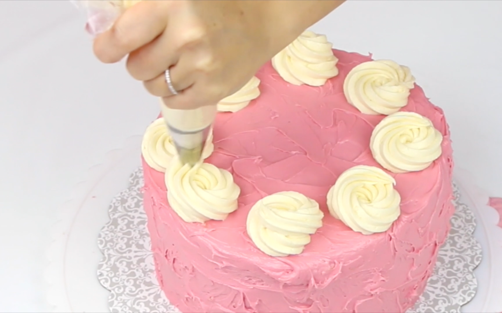 {VIDEO} THE BEST Easy Homemade Whipped Cream Frosting (stable for