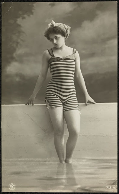 Interesting Vintage Studio Photos That Show Women's Swimsuit Fashion in