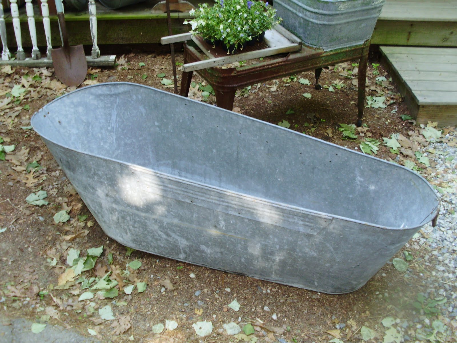 Log Cabin Antiques & Gifts Cowboy Tub!