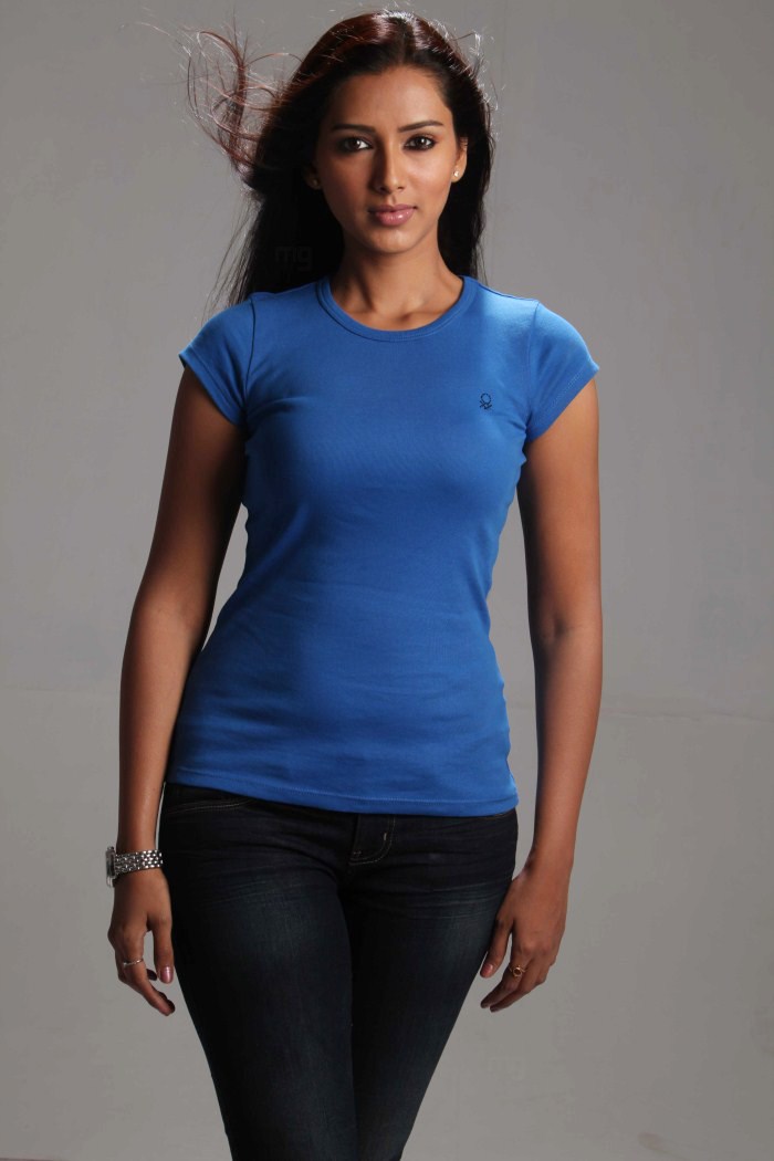 indian actress spicy pictures dairy milk ad model pallavi subhash hot