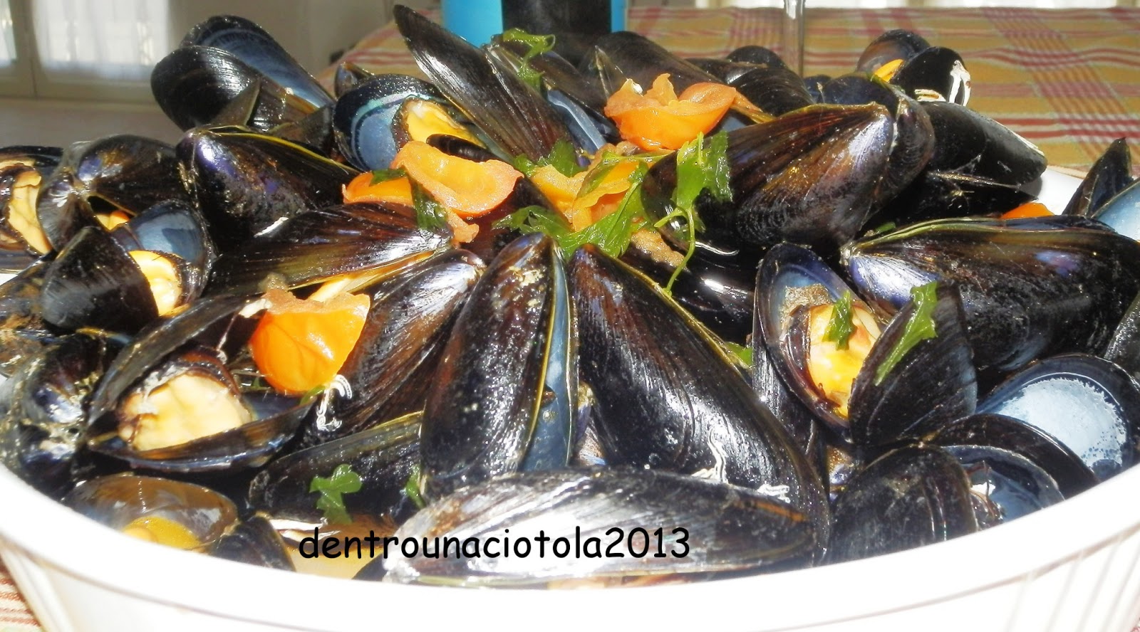 Dentro una ciotola: Pepata di cozze alla siciliana