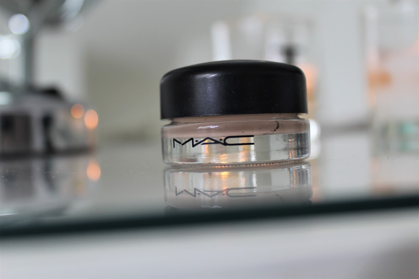 MAC Pro Longwear Paint Pot LIBBY'S CHOICE