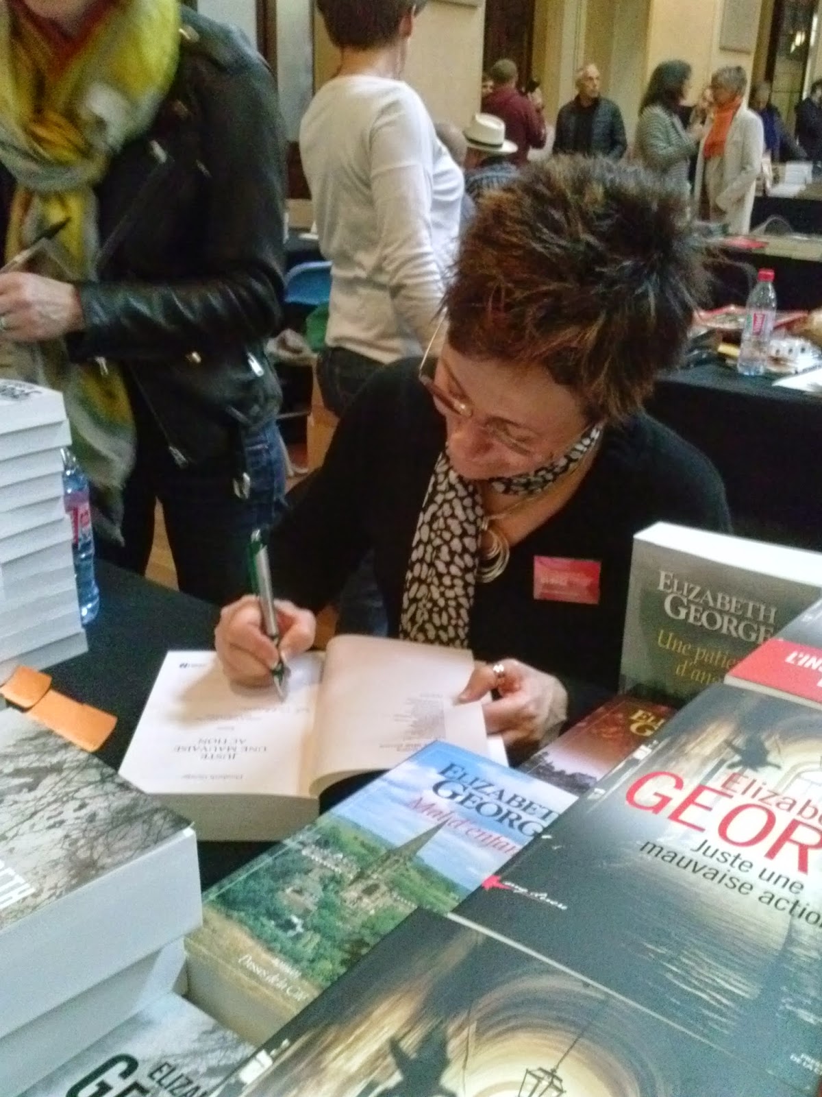 Elizabeth George aux Quais du polar Elizabeth George : signatures aux Quais du polar, palais du commerce, mars 2015