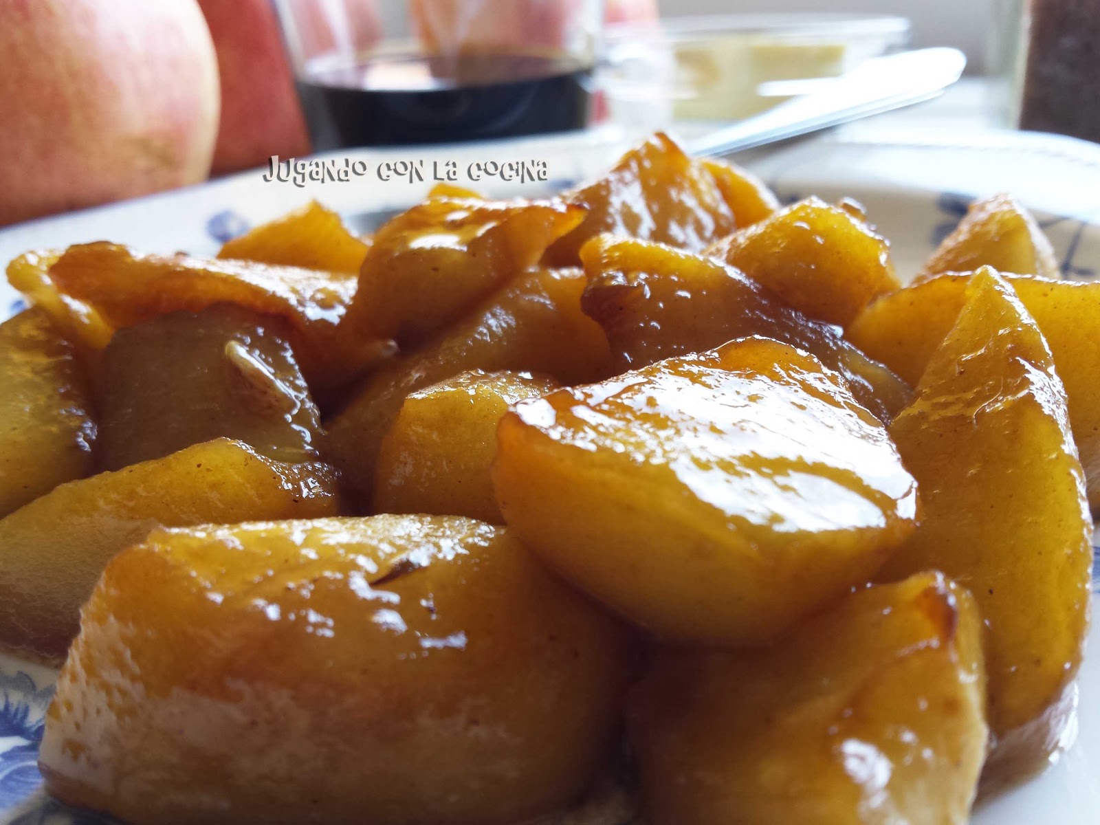 Jugando con la Cocina: Manzana caramelizada, al vino dulce