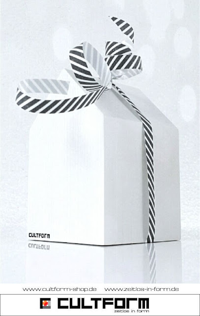 Die Hausbox von Cultform. Ein eindrucksvolles und doch einfaches DIY: kleine Geschenke individuell modern verpacken im aktuellen Watercolor-Trend Die Hausbox von Cultform. Ein eindrucksvolles und doch einfaches DIY: kleine Geschenke individuell modern verpacken im aktuellen Watercolor-Trend: Hausbox blancomit Schleifenband