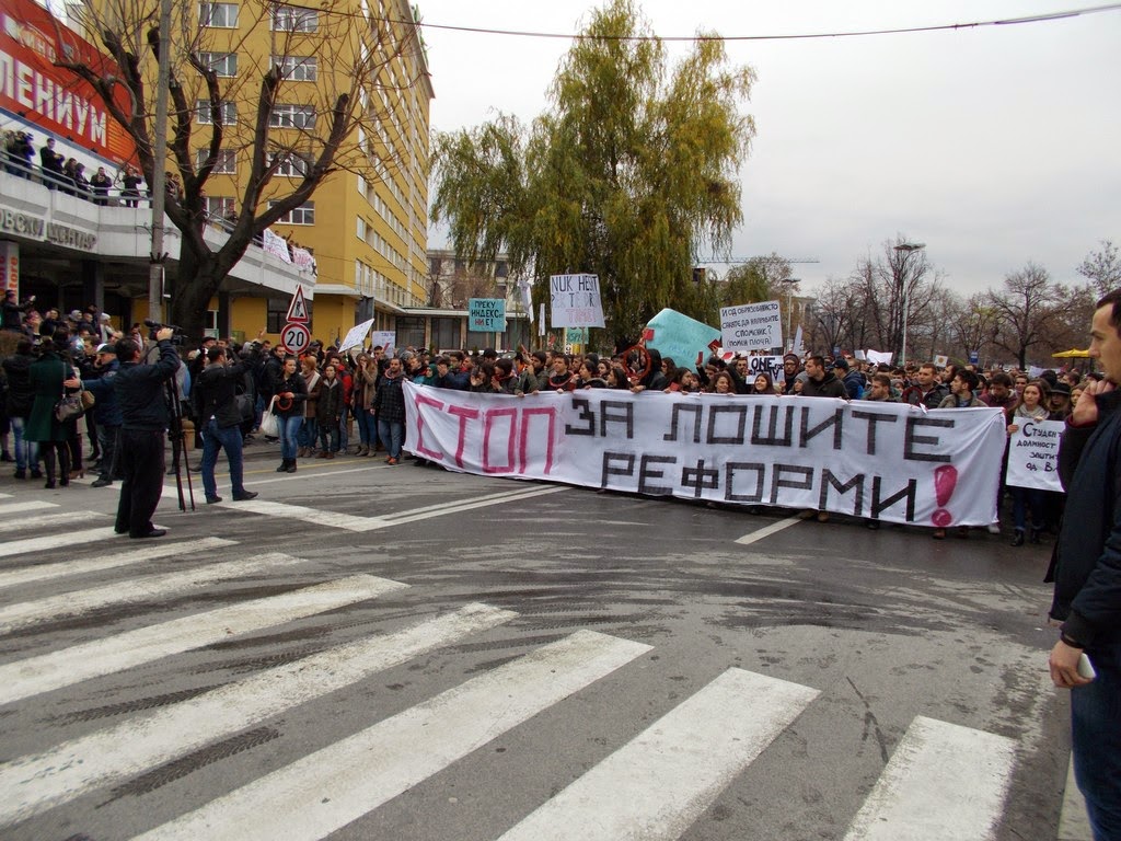 Κατά του αυταρχισμού Γκρούεφσκι και υπέρ της ελευθερίας διαδήλωσαν οι φοιτητές στα Σκόπια