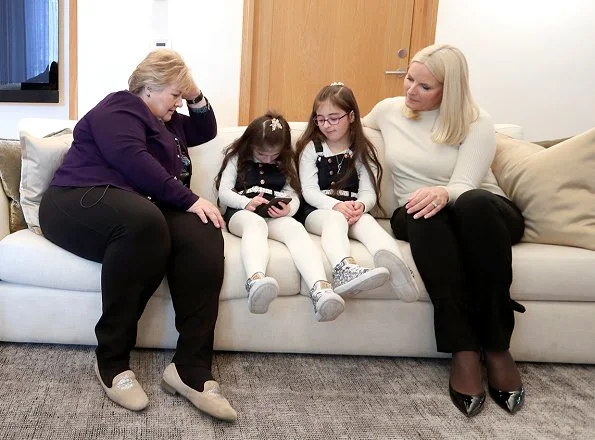 Crown Princess Mette-Marit, together with Prime Minister Erna Solberg and Minister of Foreign Affairs Borge Brende started the launch of a mobile game app