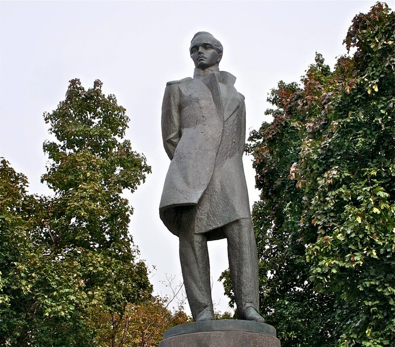 Памятник лермонтову в москве