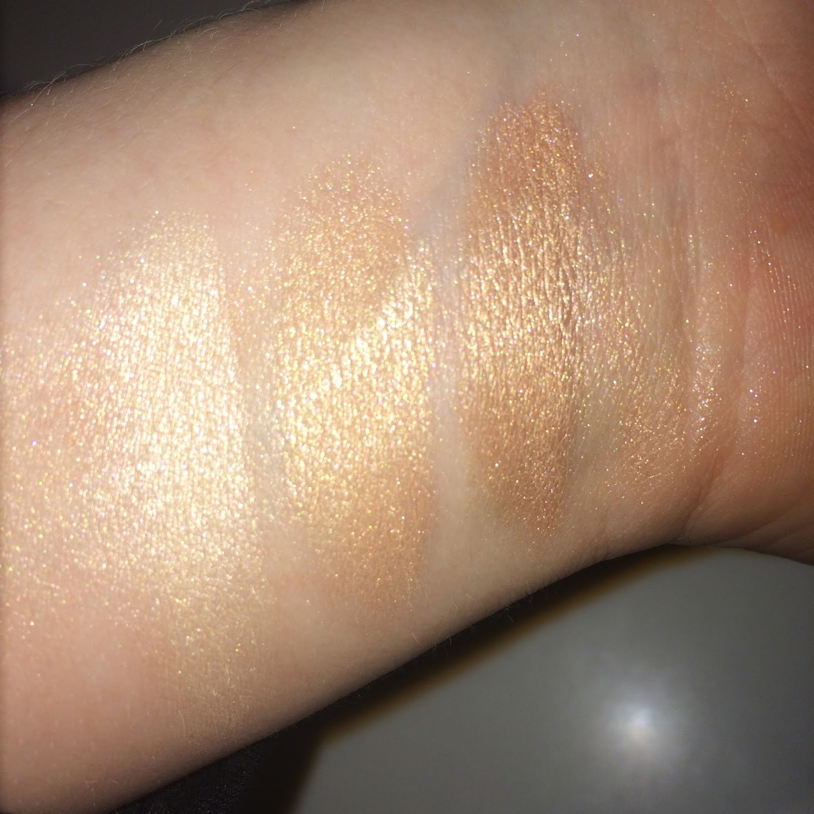dynasti Lavet en kontrakt Andet Classy on the Run: Champagne Pop Review & Swatches Compared to Becca  Moonstone and Opal