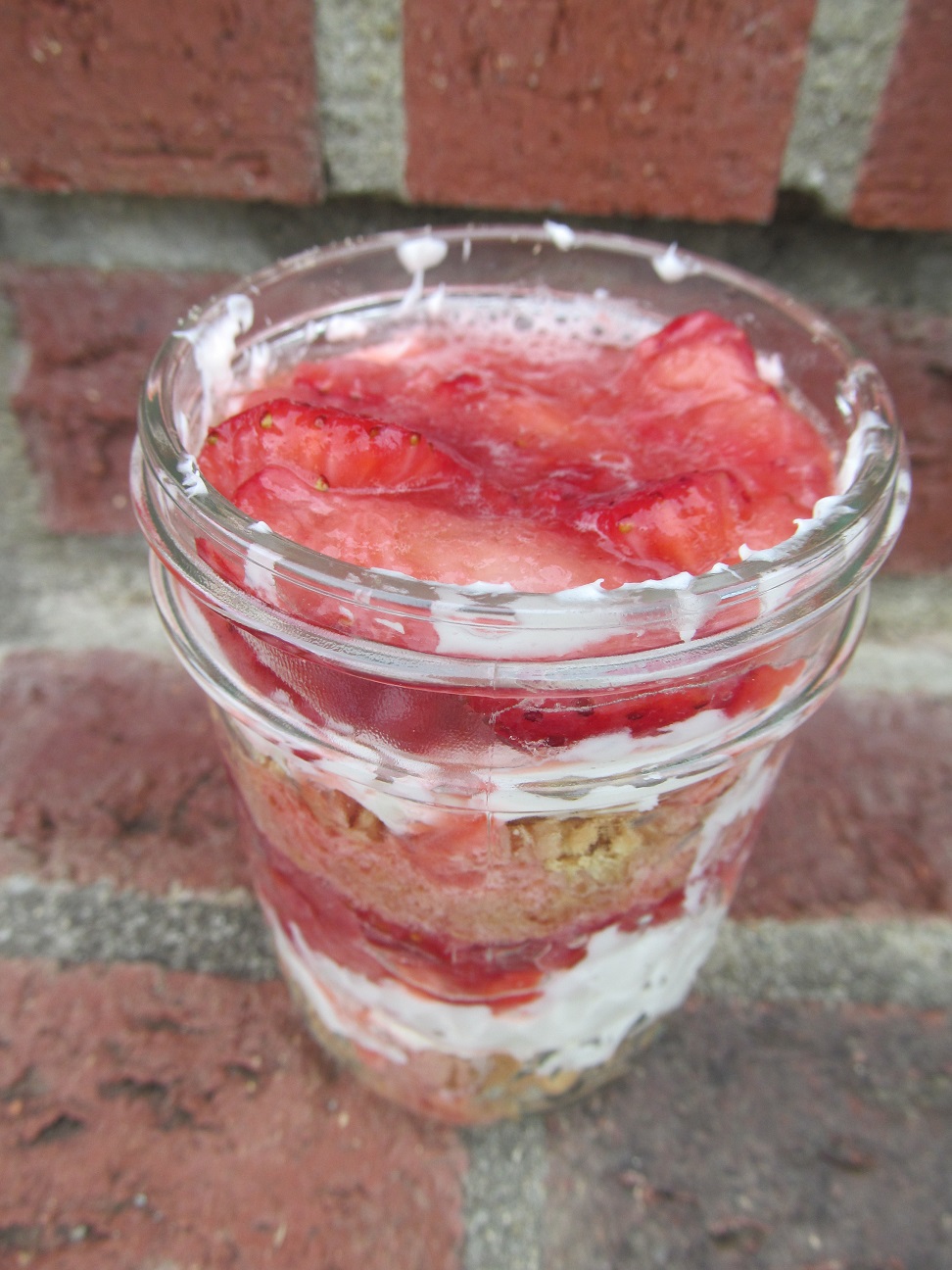 LL Farm Mason Jar Strawberry Cheesecake (no baking)