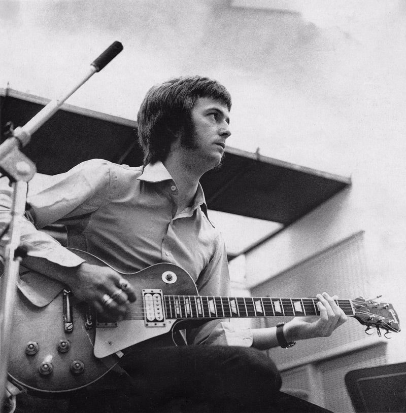 30 Fascinating Vintage Photographs of a Young Eric Clapton ...
