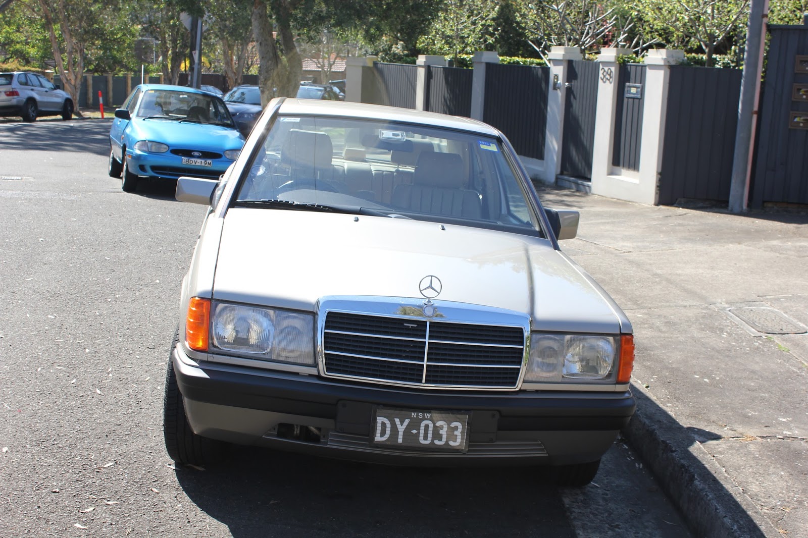 Aussie Old Parked Cars 1992 MercedesBenz W201 190E 2.3