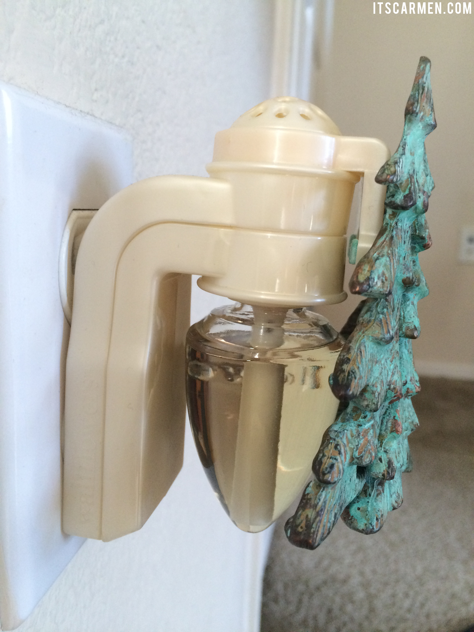 Bath And Body Works Wallflower Plug Ins Review: How To Use And How Long Do  Wallflowers Last? / Carmen Varner // Food, Lifestyle, And Travel Blogger Bath And Body Works Wallflower Plug Ins Review: How To Use And How Long Do  Wallflowers Last? / Carmen Varner // Food, Lifestyle, And Travel Blogger