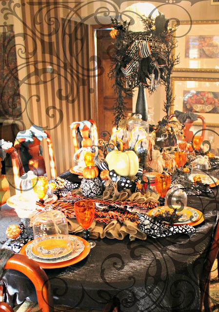 My Sister's Crazy!: THE TABLE GETS DRESSED UP FOR HALLOWEEN!!!
