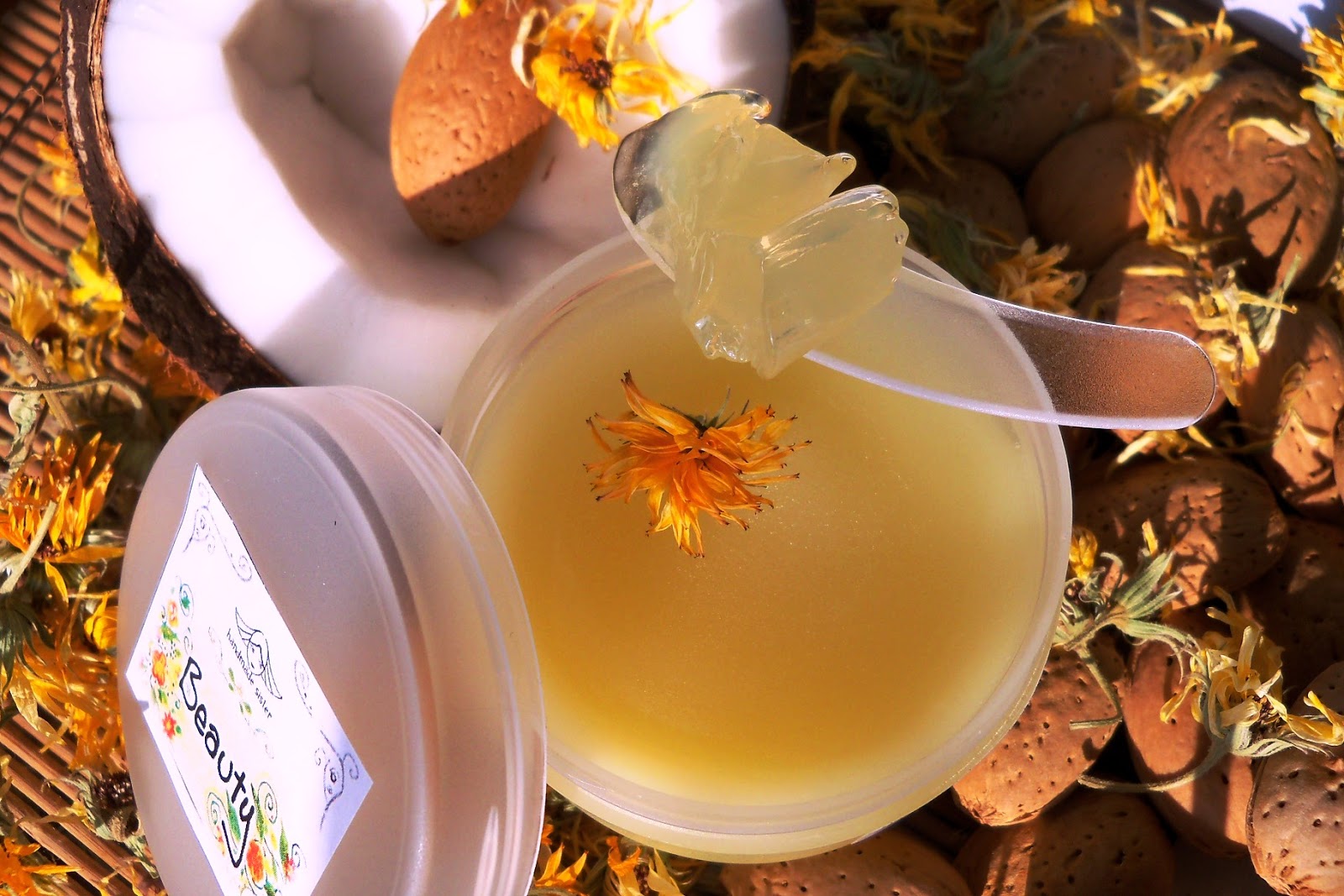 Handmade Sister - Cosmetice preparate manual, cu drag!: Unt cremos de ...