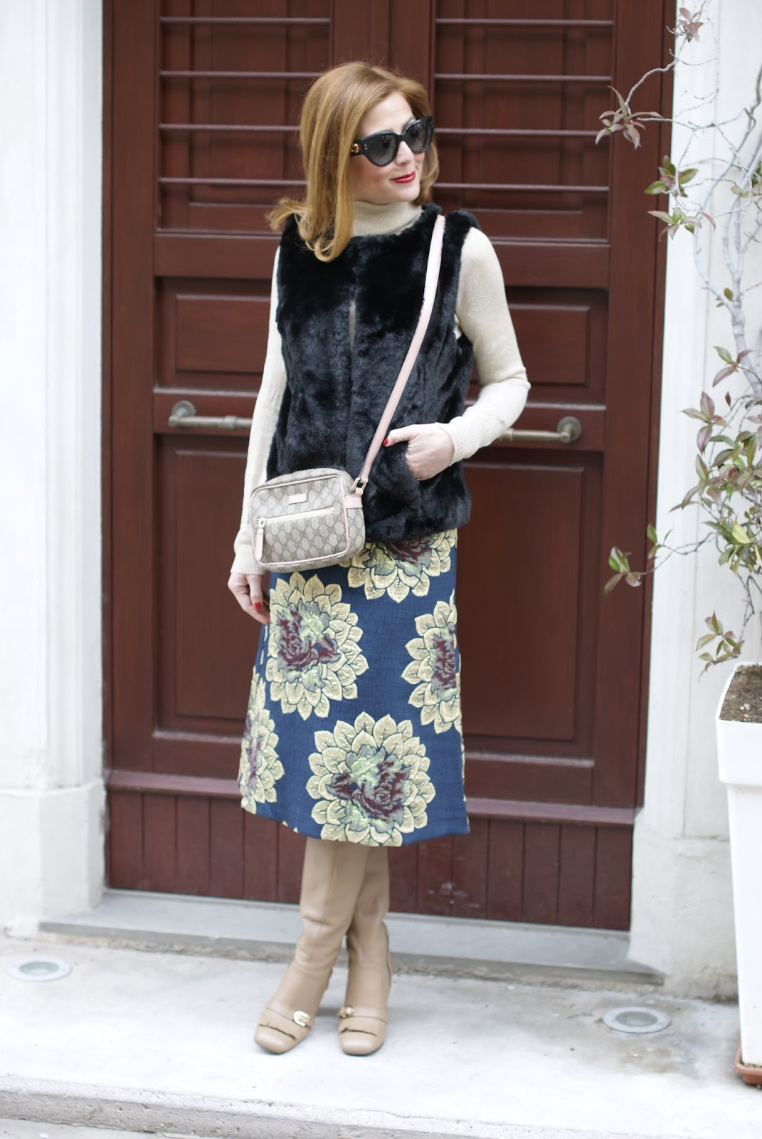 floral tapestry skirt and faux fur vest, Giovanni Fabiani boots on Fashion and Cookies fashion blog, fashion blogger style