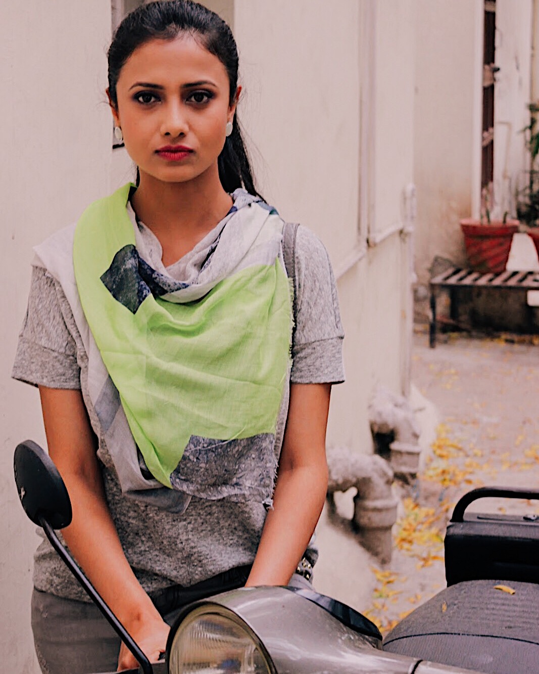 monochrome, grey with neon, lime green, grey with pop of colour, weekend outfit, spring outfit, style grey