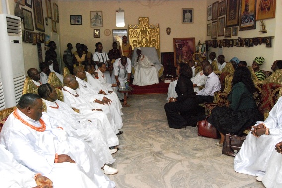 Photos: Oba of Benin Welcomes Singer Waje With Gifts And Blessings -  Gistmania - Gistmania