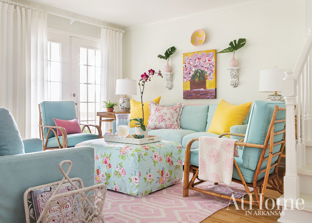 A bright and cheery shabby chic condo in Hot Springs!