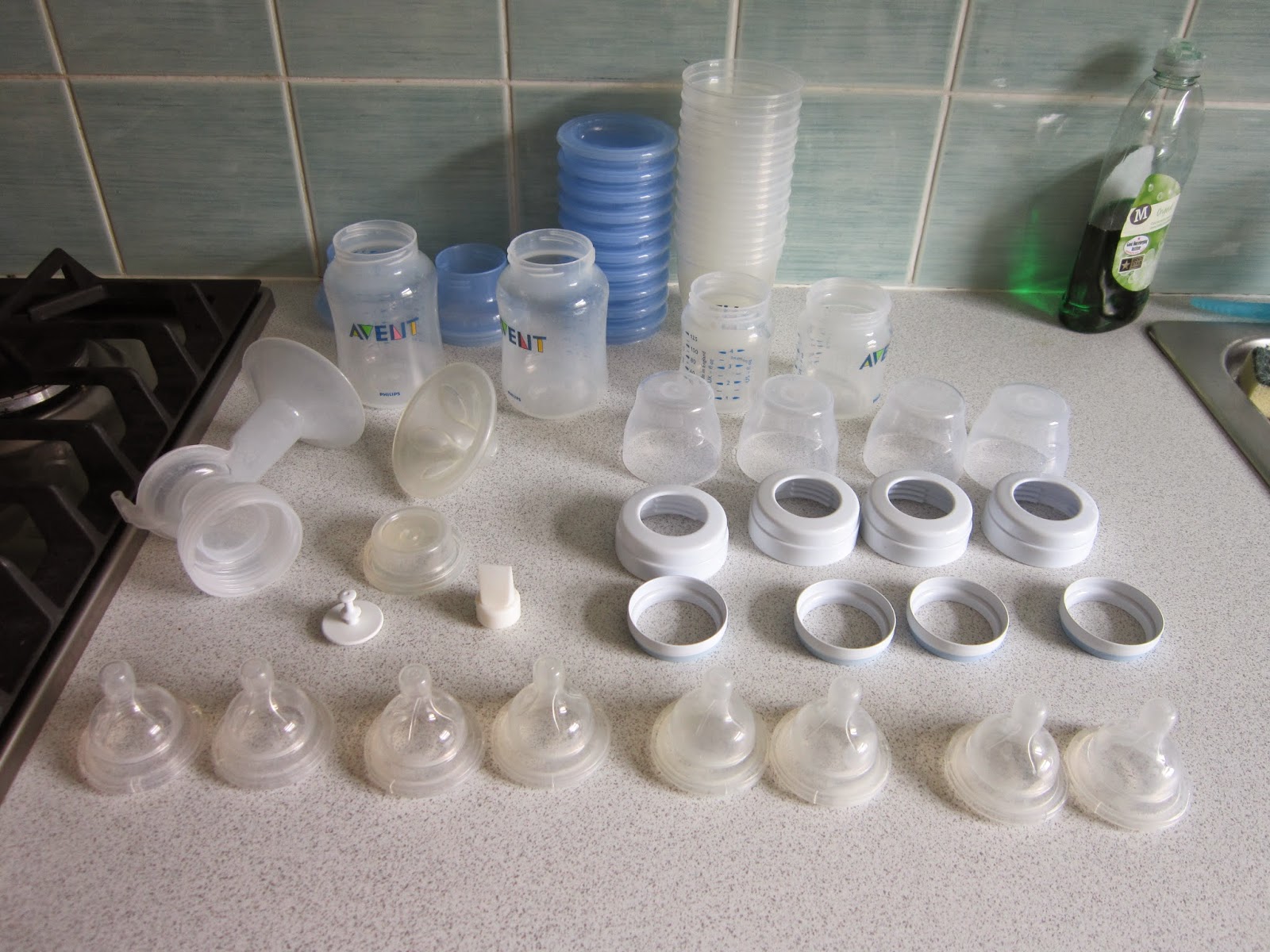 Anna Elizabeth Storing bottles & breast pump