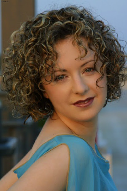 short natural curly hairstyles