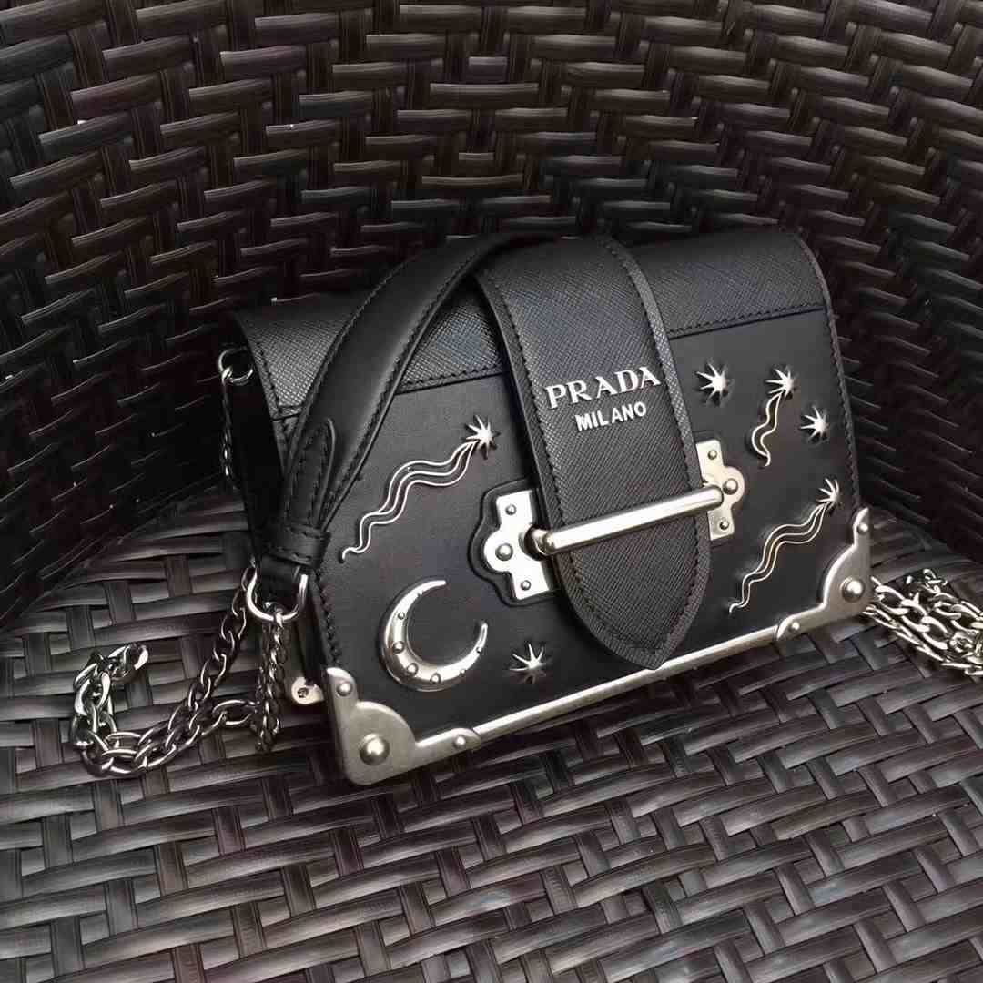 prada cahier size