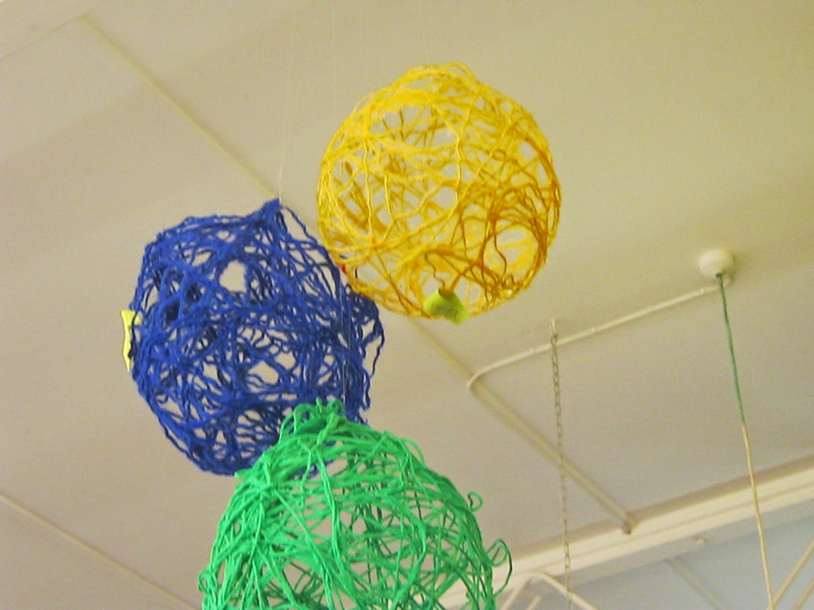 How to Make a Balloon Display Wool  ?